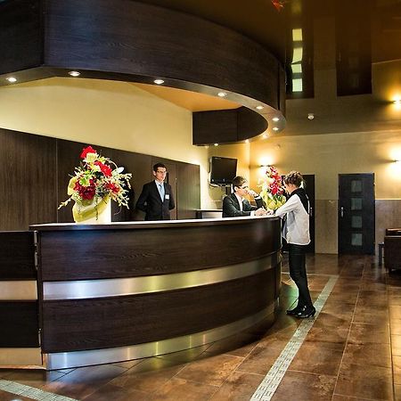 Hotel Monttis Sucha Beskidzka Eksteriør bilde