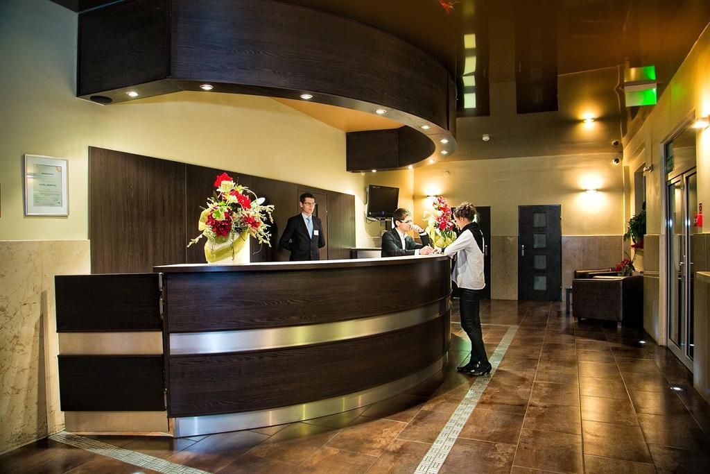 Hotel Monttis Sucha Beskidzka Eksteriør bilde