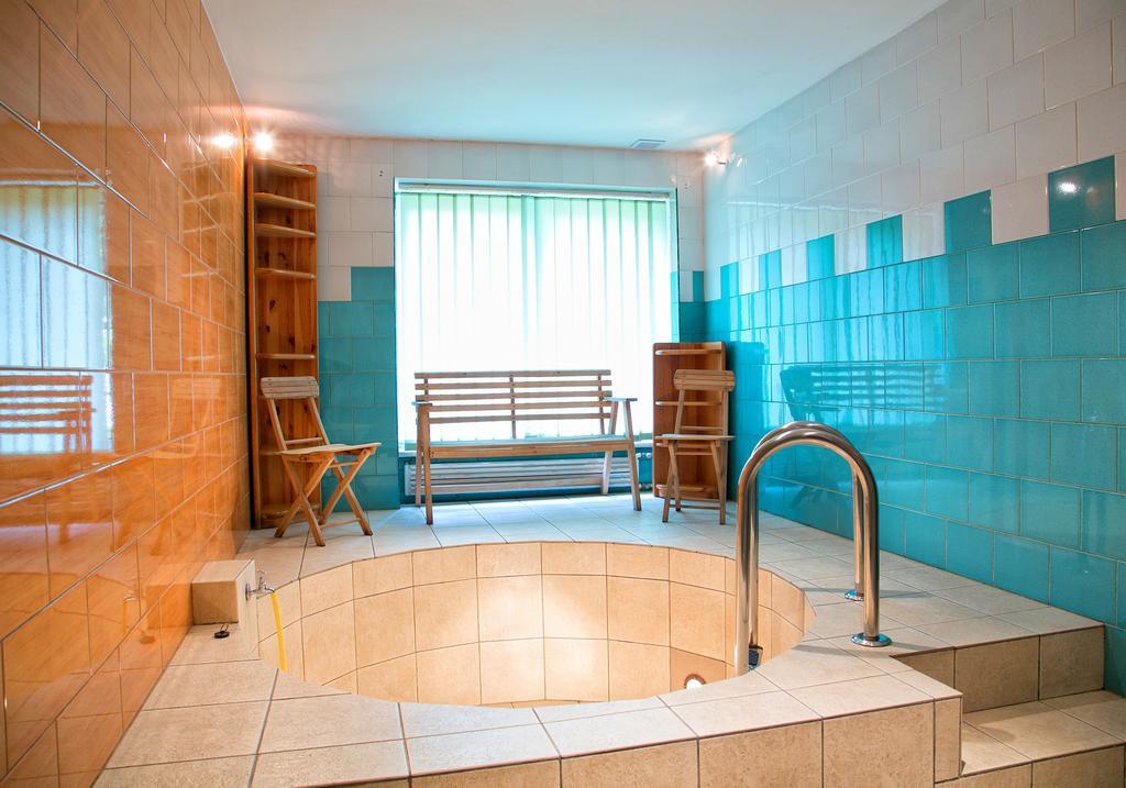 Hotel Monttis Sucha Beskidzka Eksteriør bilde