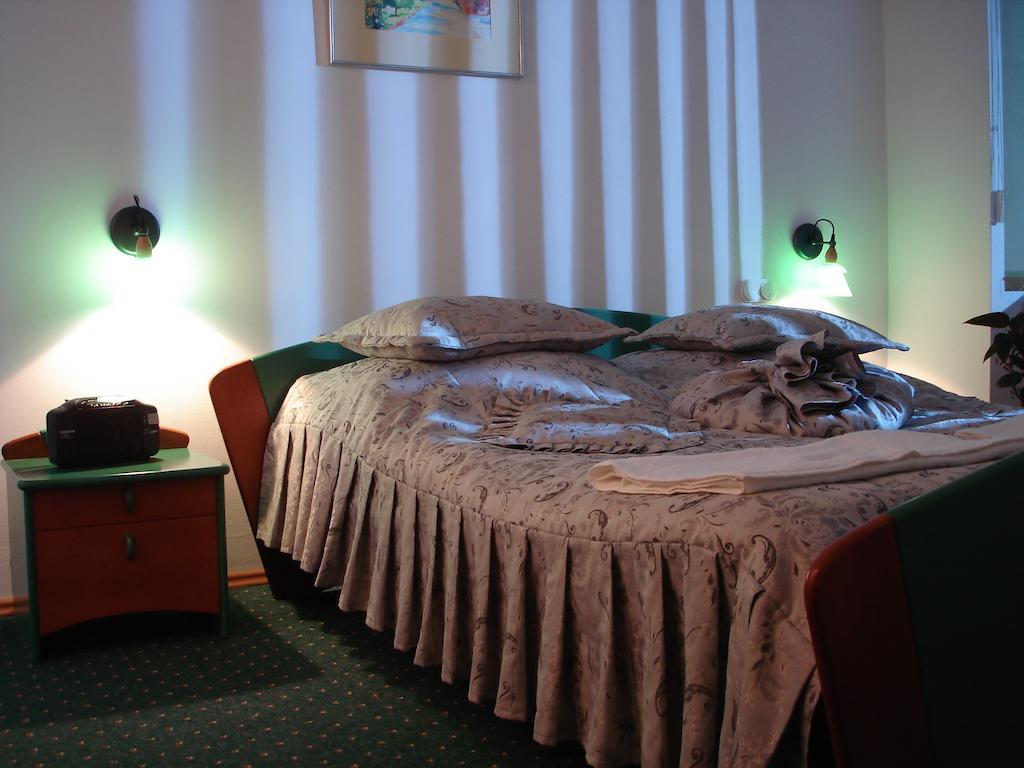Hotel Monttis Sucha Beskidzka Eksteriør bilde