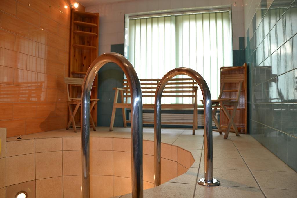 Hotel Monttis Sucha Beskidzka Eksteriør bilde