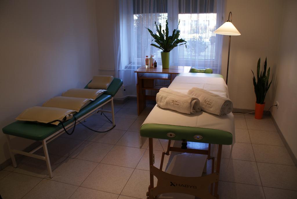 Hotel Monttis Sucha Beskidzka Eksteriør bilde